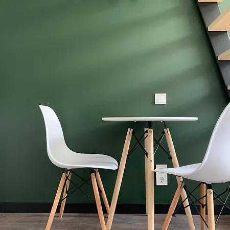 Mini - в центрі біля форуму