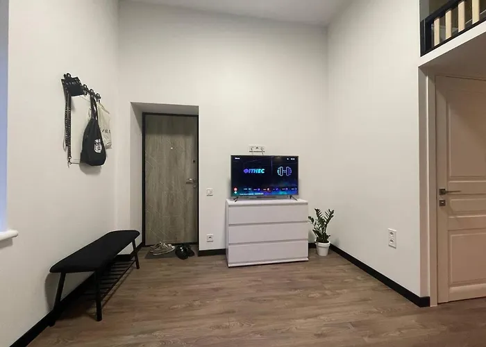 Mini - в центрі біля форуму *