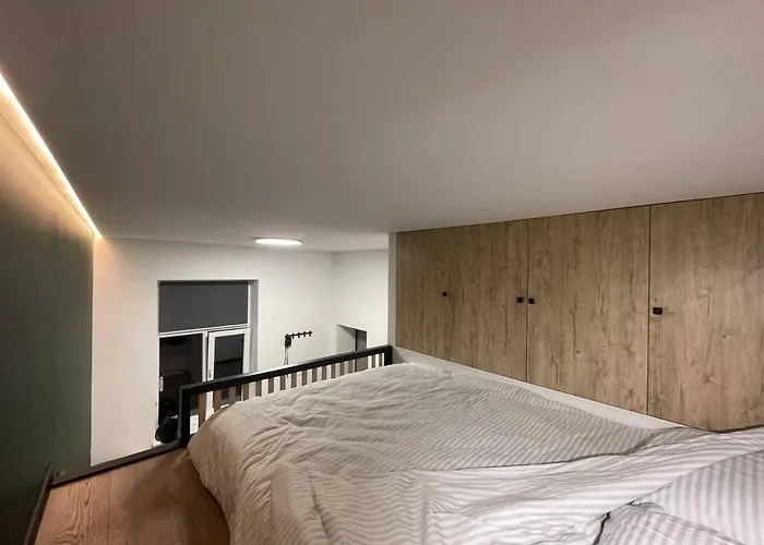 Mini - в центрі біля форуму