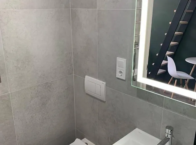 Mini - в центрі біля форуму