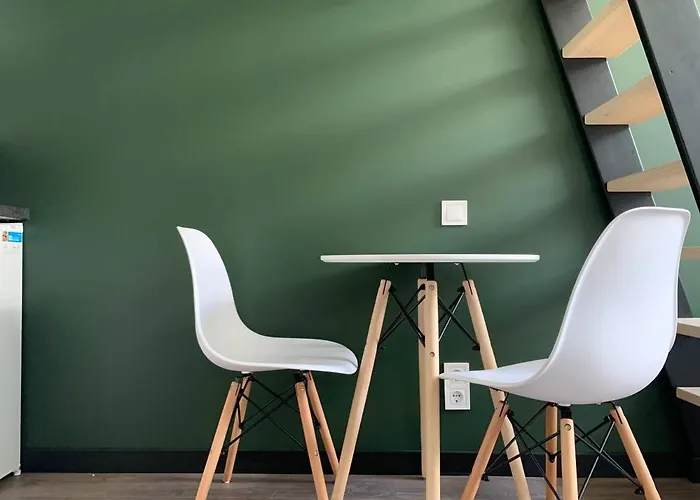 Mini - в центрі біля форуму